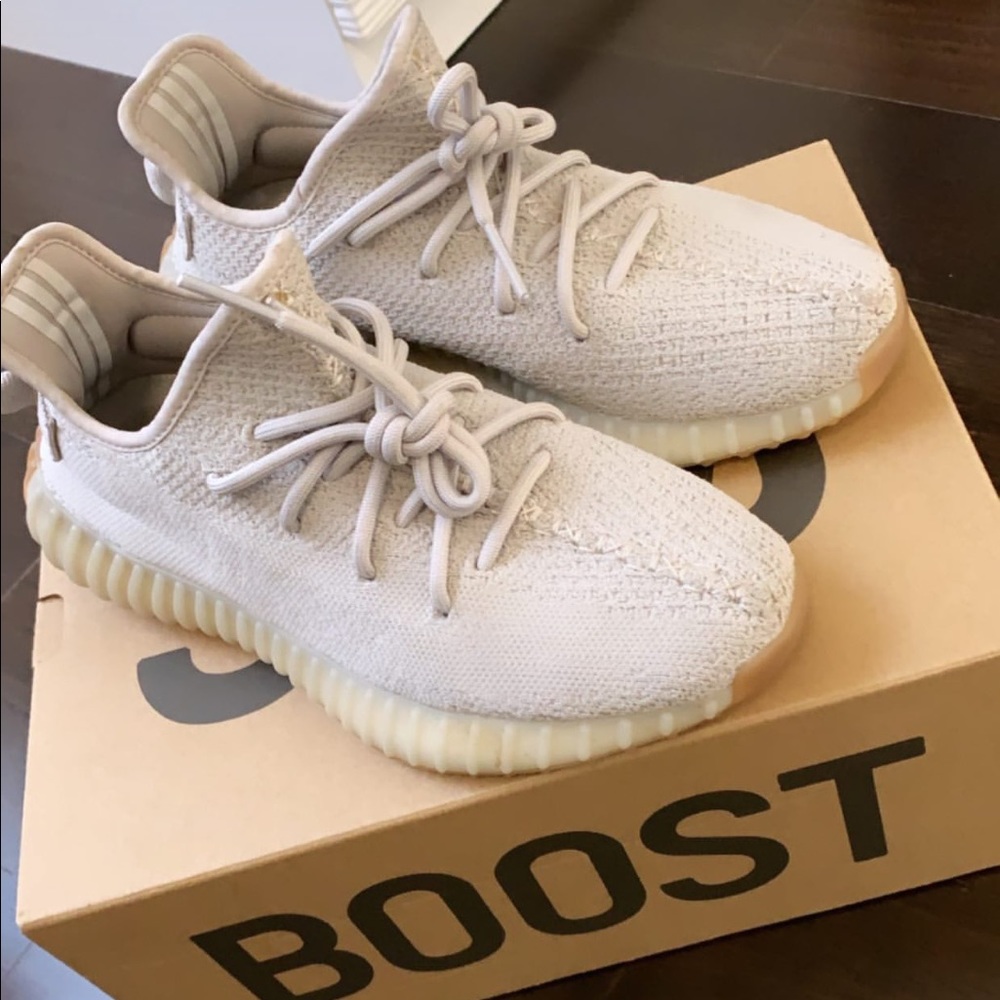 Yeezy Boosts 350 v2’ sesame